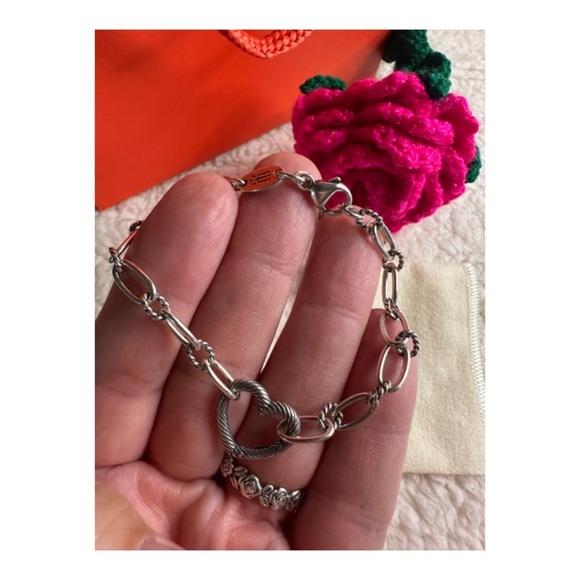 James Avery Changeable
Heart Charm Bracelet  médium 
Sterling Silver - Picture 4 of 4